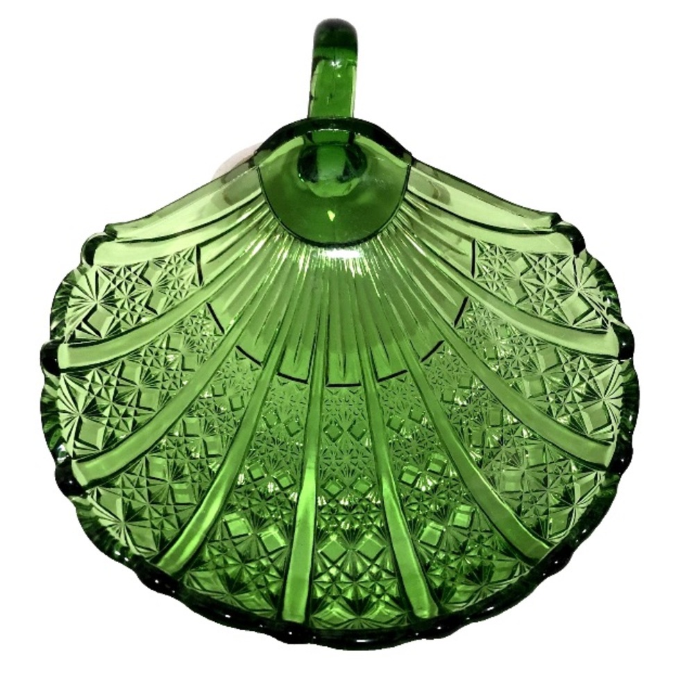 Vintage Green Glass Shell-Shaped Nappy Dish